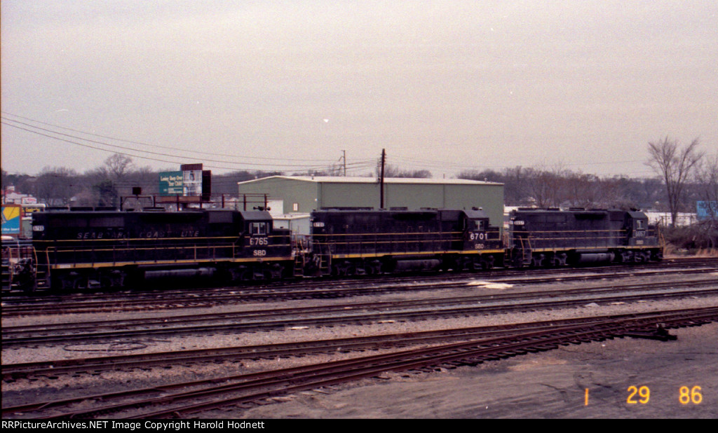 SBD 6765 is one of a trio of GP40's near the turntable